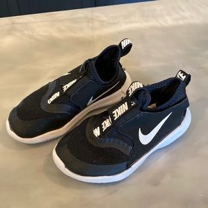 Nike Flex Runner Tennis Shoes